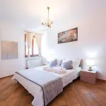 La Corte And Restaurant - Free Parking - 10 Minutes To The And Centre Couette-café