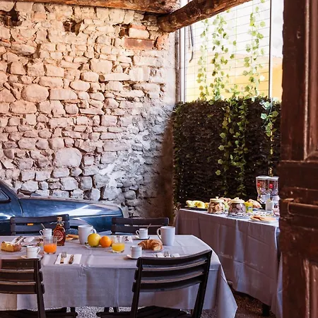 La Corte And Restaurant - Free Parking - 10 Minutes To The And Centre ベッド・アンド・ブレックファスト *