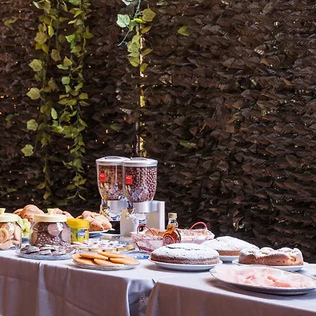 ベッド・アンド・ブレックファスト La Corte And Restaurant - Free Parking - 10 Minutes To The And Centre