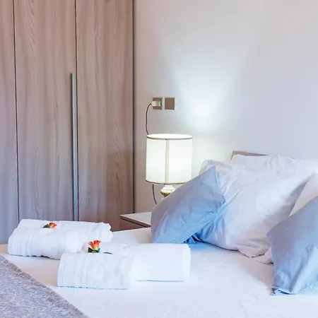 ベッド・アンド・ブレックファスト La Corte And Restaurant - Free Parking - 10 Minutes To The And Centre *