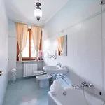 La Corte And Restaurant - Free Parking - 10 Minutes To The And Centre Bed & Breakfast 4*