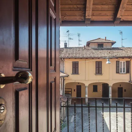 Bed & Breakfast La Corte And Restaurant - Free Parking - 10 Minutes To The And Centre Tavernerio