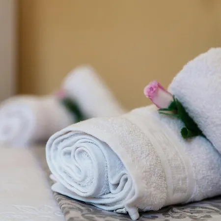 La Corte And Restaurant - Free Parking - 10 Minutes To The And Centre Bed & Breakfast 4*