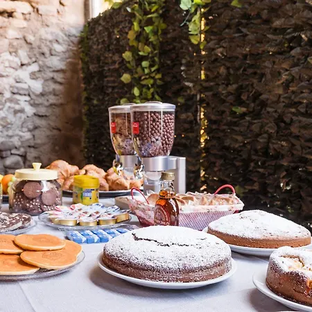 La Corte And Restaurant - Free Parking - 10 Minutes To The And Centre Bed & Breakfast *