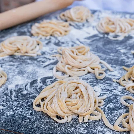 La Corte And Restaurant - Free Parking - 10 Minutes To The And Centre Bed & Breakfast Tavernerio