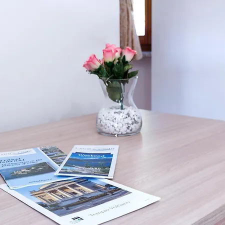 Bed & Breakfast La Corte And Restaurant - Free Parking - 10 Minutes To The And Centre 4*