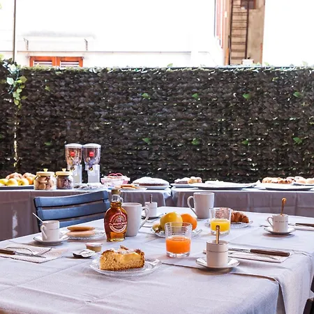 Bed & Breakfast La Corte And Restaurant - Free Parking - 10 Minutes To The And Centre Tavernerio