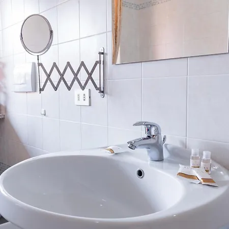 La Corte And Restaurant - Free Parking - 10 Minutes To The And Centre