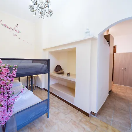 La Corte And Restaurant - Free Parking - 10 Minutes To The And Centre 4*