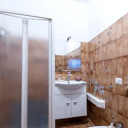 La Corte And Restaurant - Free Parking - 10 Minutes To The And Centre 4*