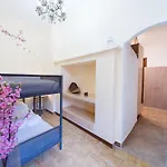 La Corte And Restaurant - Free Parking - 10 Minutes To The And Centre 4*