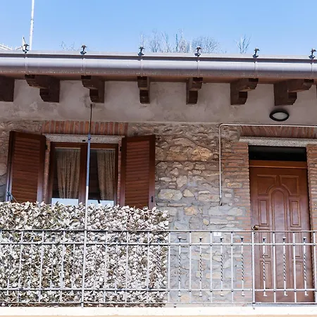 Frühstückspension La Corte And Restaurant - Free Parking - 10 Minutes To The And Centre Tavernerio