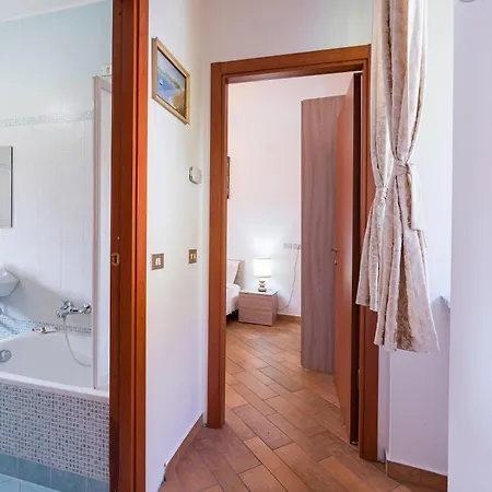 Frühstückspension La Corte And Restaurant - Free Parking - 10 Minutes To The And Centre Tavernerio