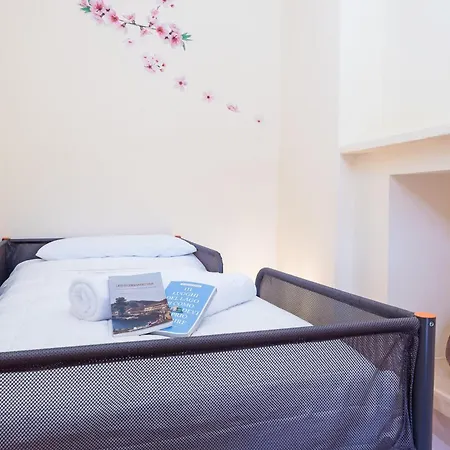 La Corte And Restaurant - Free Parking - 10 Minutes To The And Centre Frühstückspension