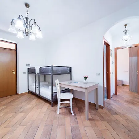 La Corte And Restaurant - Free Parking - 10 Minutes To The And Centre Couette-café 4*