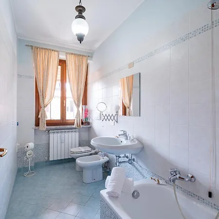 La Corte And Restaurant - Free Parking - 10 Minutes To The And Centre Couette-café 4*