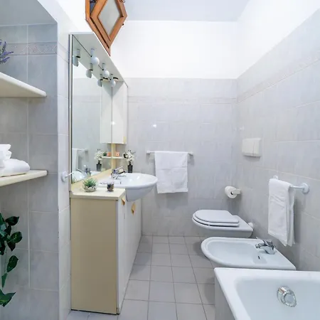 Couette-café La Corte And Restaurant - Free Parking - 10 Minutes To The And Centre 4*