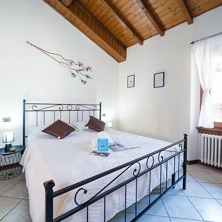 Couette-café La Corte And Restaurant - Free Parking - 10 Minutes To The And Centre 4*